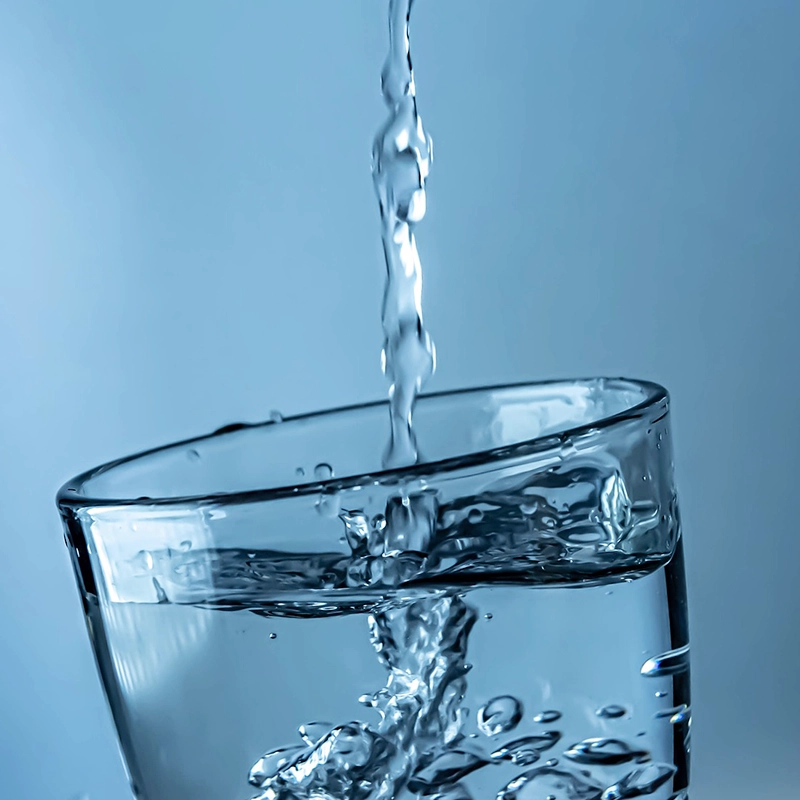 Drinking water and staying hydrated one of the important facelift recovery tips.