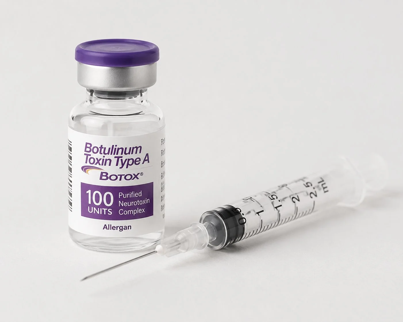 100 單位的 A 型肉毒桿菌毒素小瓶和注射器,用於預防斜方肌注射肉毒桿菌毒素的副作用。